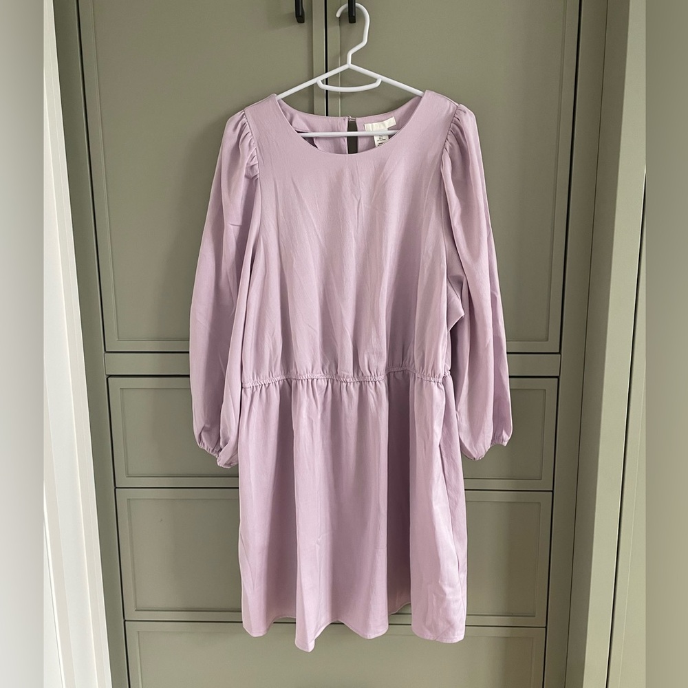 Violet mini dress never worn. H&M. Cute puff sleeve. Satiny weighted fabric.